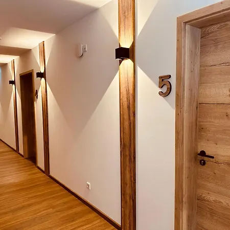 Gaststätte Weinbrücke Hotel *