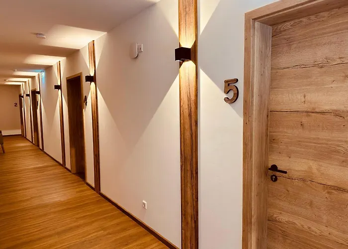Gaststaette Weinbruecke Hotel *