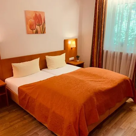Gaststaette Weinbruecke Hotel *